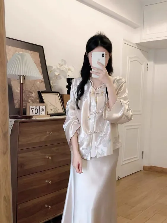 2025秋新中式光泽感刺绣女国风外套国风上衣缎面25056