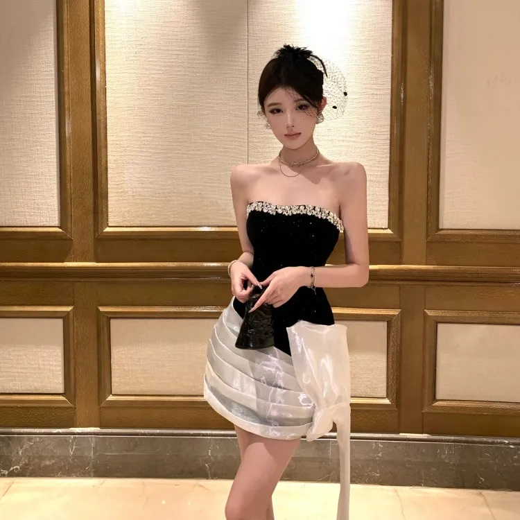 秋冬新款轻奢小众收腰撞色细闪抹胸包臀礼服连衣裙绑带修身短裙