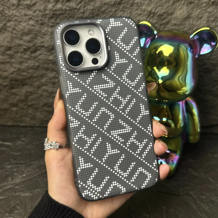 磁吸老花字母碳纤维纹适用苹果16promax手机壳iphone15华为小米