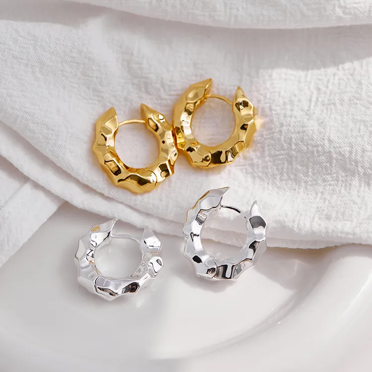 铜合金耳饰 简约精致切面褶皱U形法式耳扣女时尚通勤日常耳饰1152