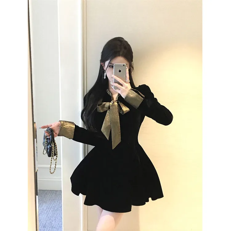 2025早春新款高级感丝绒连衣裙女设计感法式蝴蝶结生日战袍短裙子