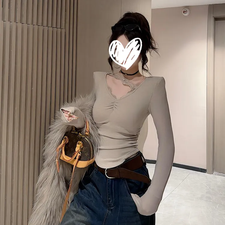 V领磨毛蕾丝花边长袖T恤女2025秋冬新款纯欲辣妹带胸垫打底衫上衣