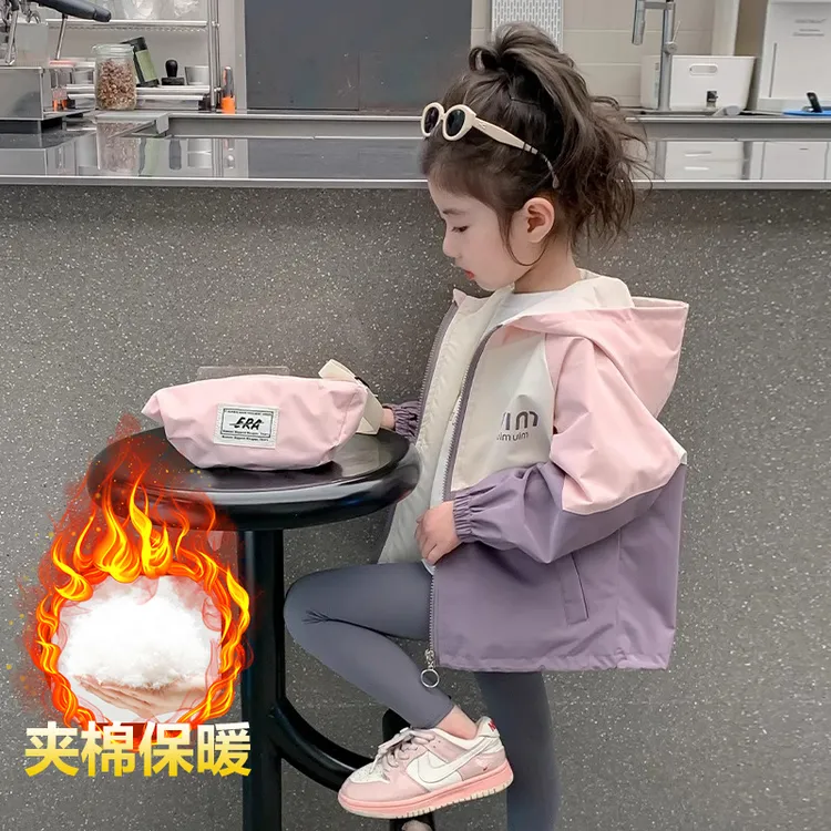 女童外套春秋季2025新款洋气宝宝连帽上衣儿童秋装女孩夹克冲锋衣