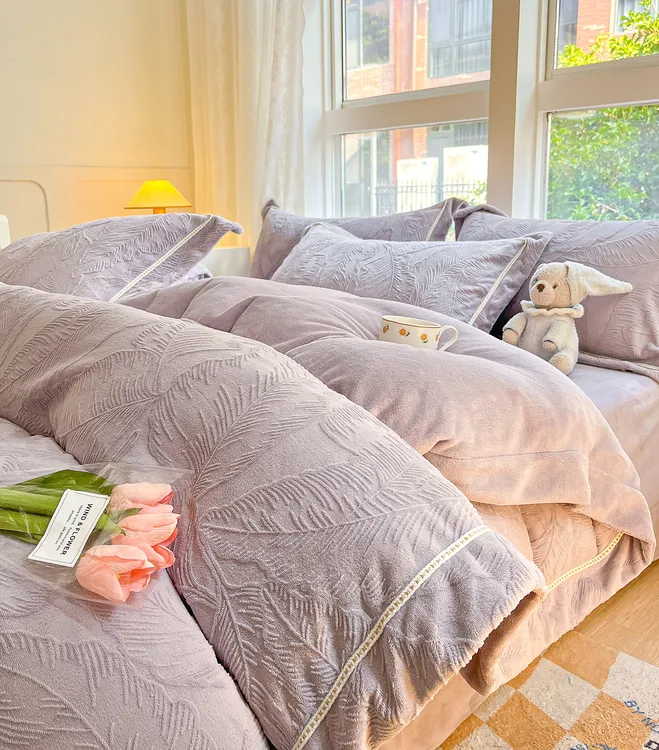 2025新款全消光雕花绒织带款牛奶绒四件套加绒加厚