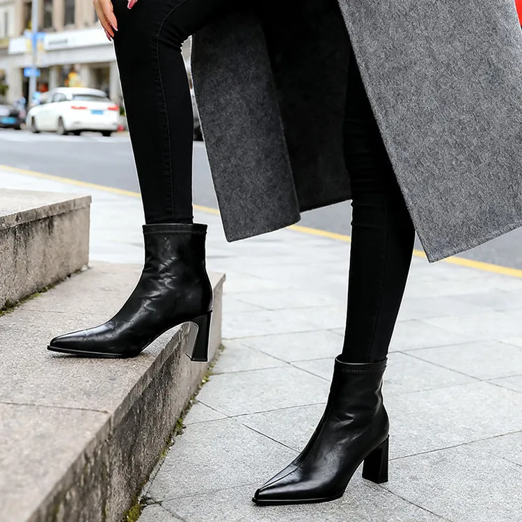 法式尖头粗跟短靴通勤休闲靴子女鞋2025年冬季新款高跟时装靴女款