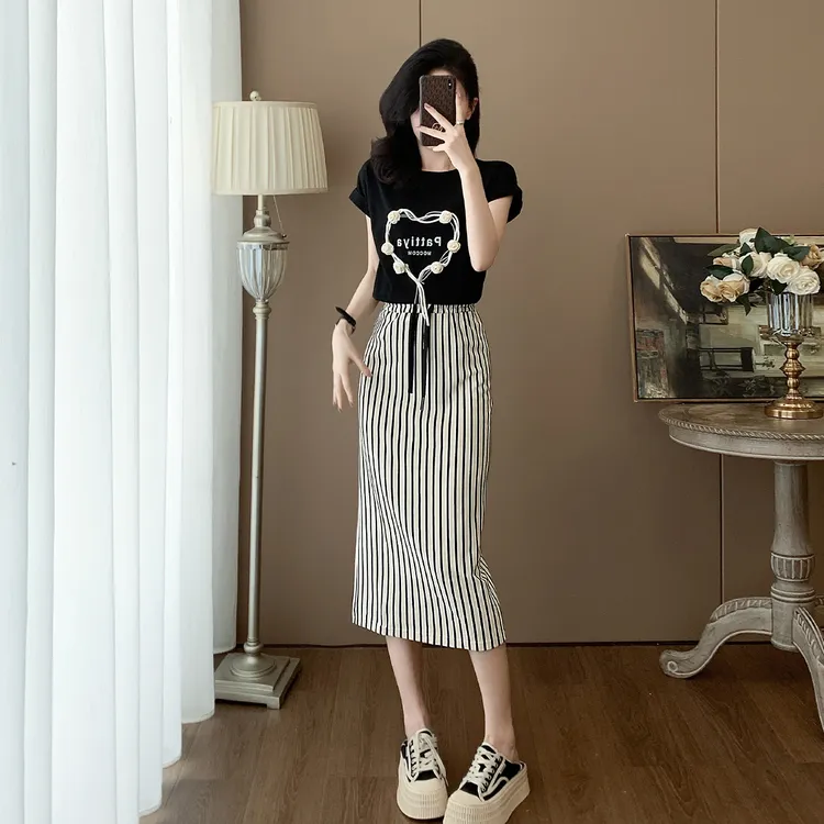 欧货休闲穿搭一整套女夏季高级感洋气时髦短袖条纹半身裙两件套
