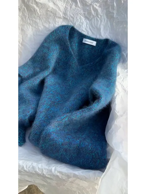 韩系蓝色V领软糯毛衣女2025秋冬外穿加厚宽松奶fufu针织上衣