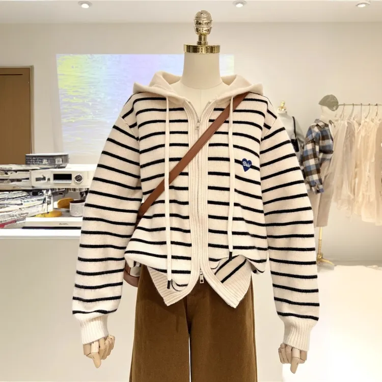 简约刺绣爱心女慵懒风毛衣2025春秋针织开衫宽松韩版保暖连帽外套