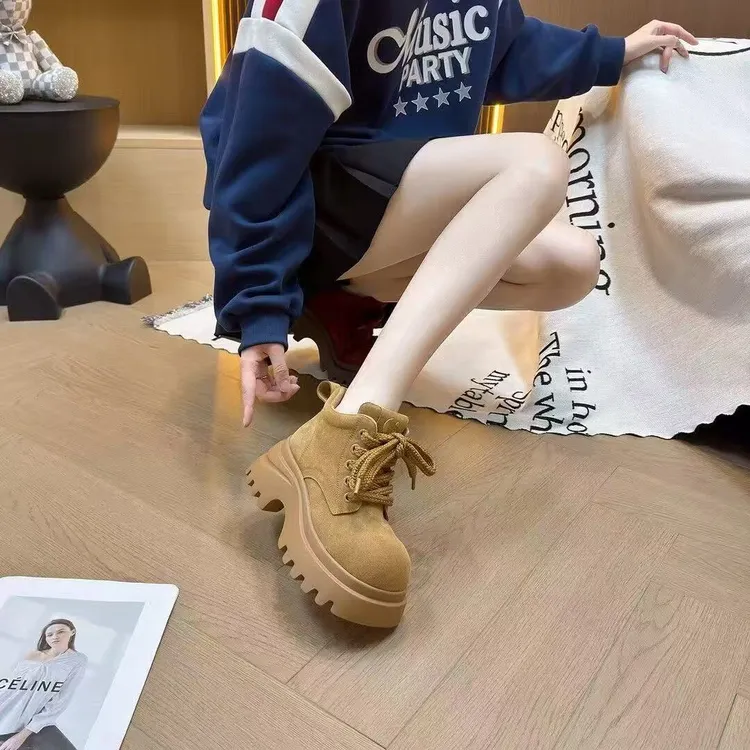 小个子厚底增高英伦马丁靴女秋季时尚百搭爆款明星同款复古短筒靴