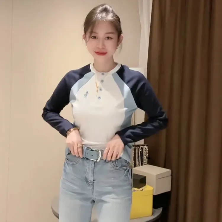 欧货25女春夏时尚设计感气质百搭显瘦撞色纽扣休闲长袖T恤上衣潮