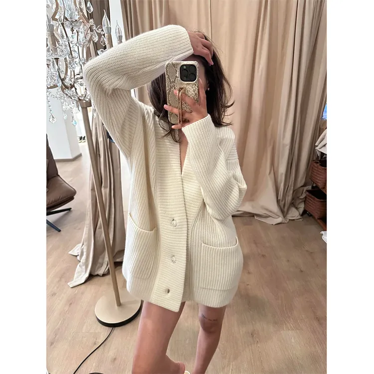 2025秋季新款超好看慵懒高级中长款米白色毛衣外套针织开衫气场