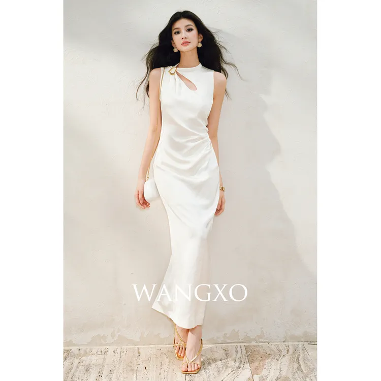 WANGXO 缎面抓皱镂空别针捏褶连衣裙  250277W