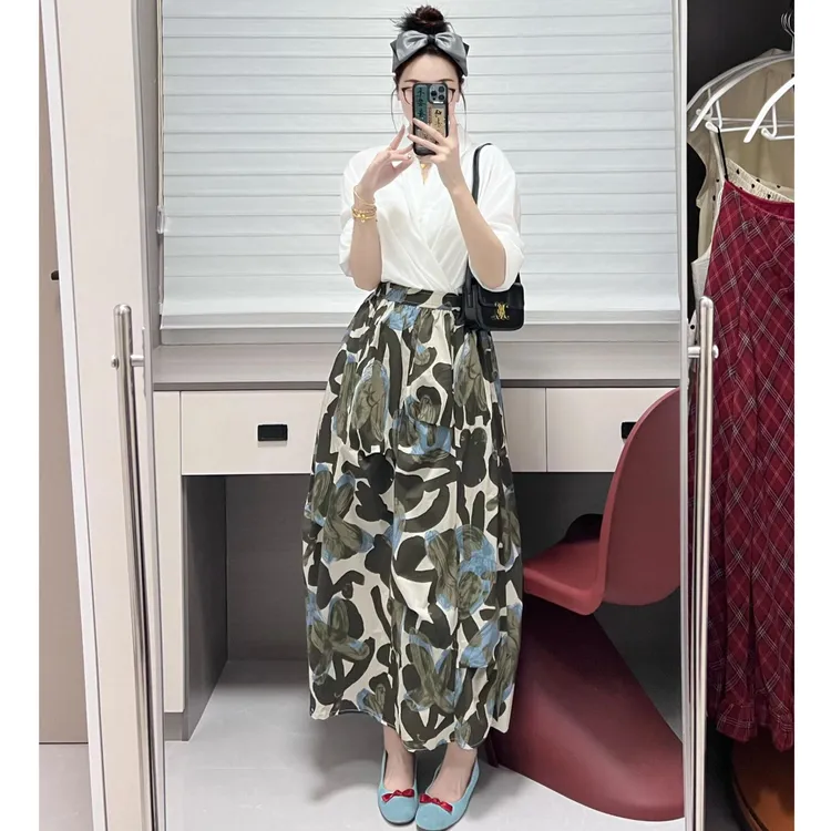 白色衬衫小众不规则设计感印花半身裙廓形显瘦中长款春夏新款伞裙