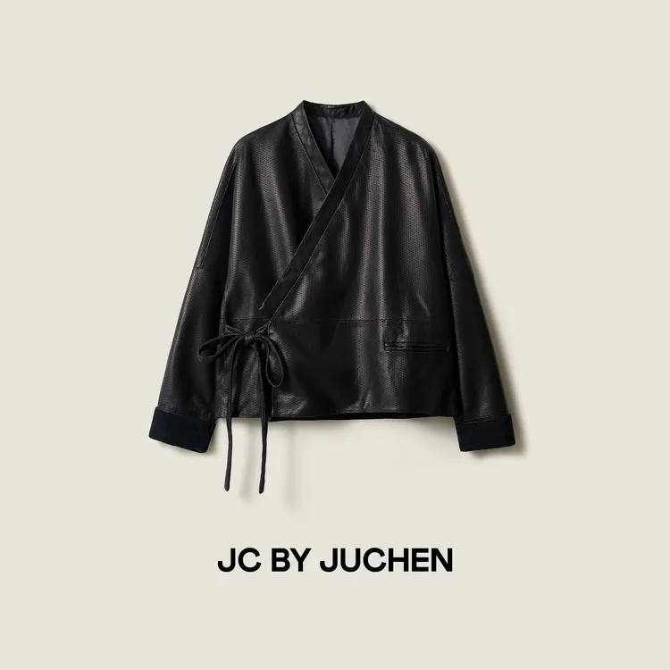 黑标线“暗影玲珑”道袍斜襟立裁柔软羊皮暗纹皮衣外套FW115008-179