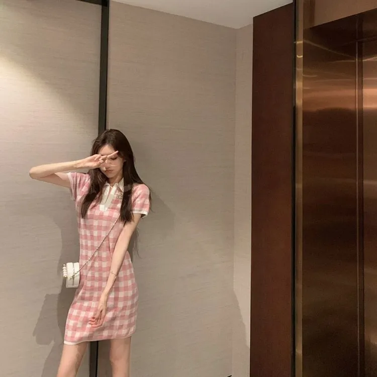 格纹polo领连衣裙春款女装2025年新款法式小众设计复古短款针织裙