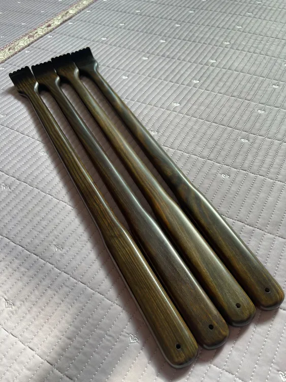 绿檀木高端一体成型抓痒挠，精致小手造型，可用于抓痒敲打把玩