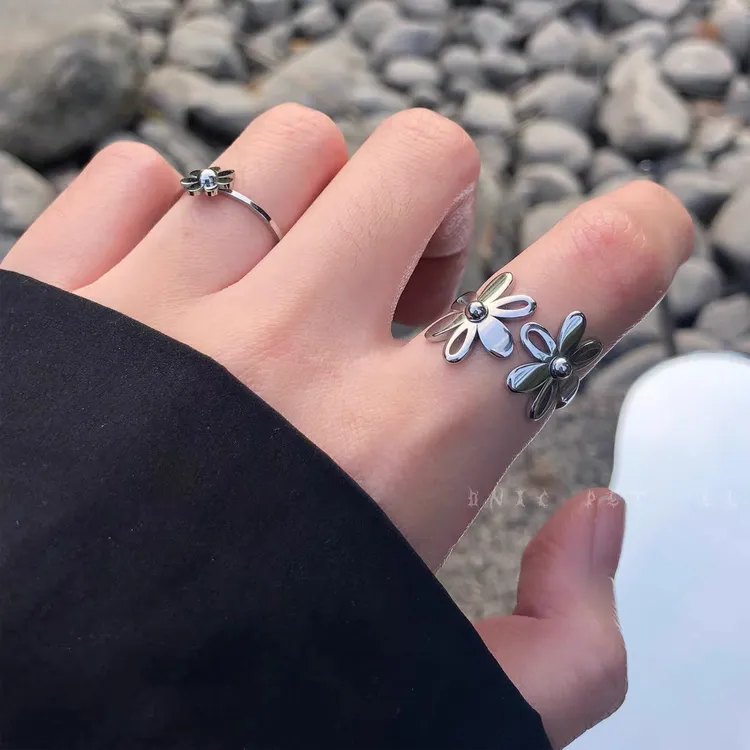 不褪色~小雏菊花朵钛钢戒指开口设计食指指环小众设计复古情侣戒