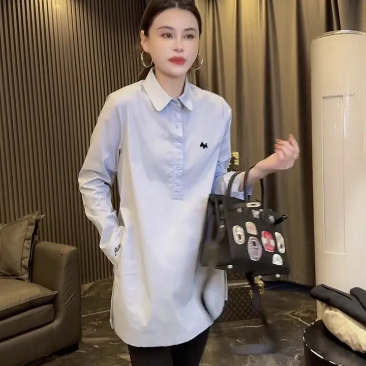 新款刺绣翻领长袖衬衫中长款设计感蓝色宽松新款潮牌女装显瘦上衣