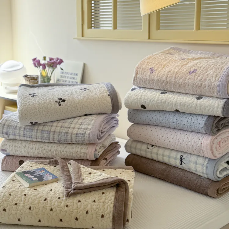 【单床盖】加厚牛奶绒床盖不跑床不滑床夹棉绗缝机洗防静电不掉毛