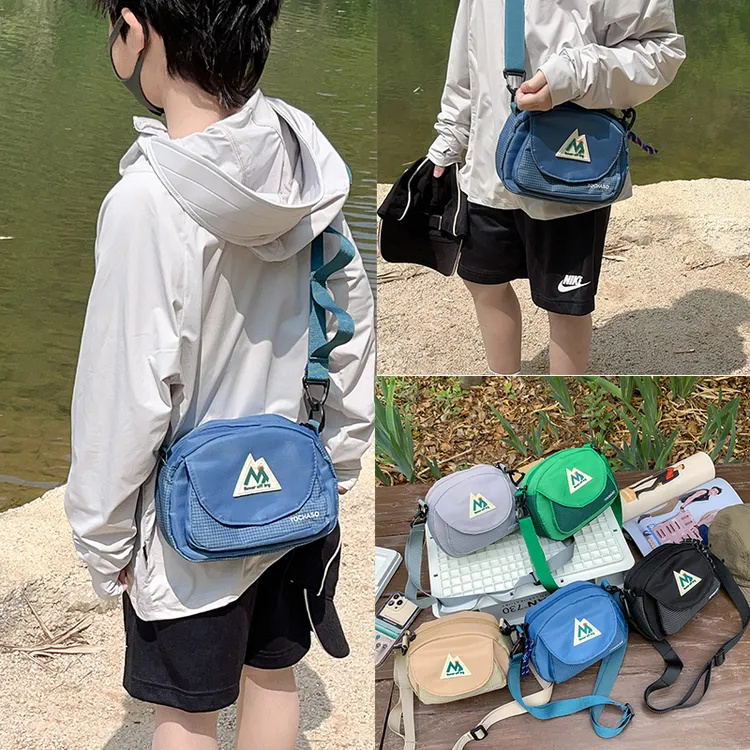 儿童斜挎包男童户外防水零钱包韩版百搭帅气零钱包女童单肩背包潮