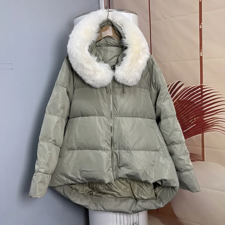 连帽毛领设计款防寒服