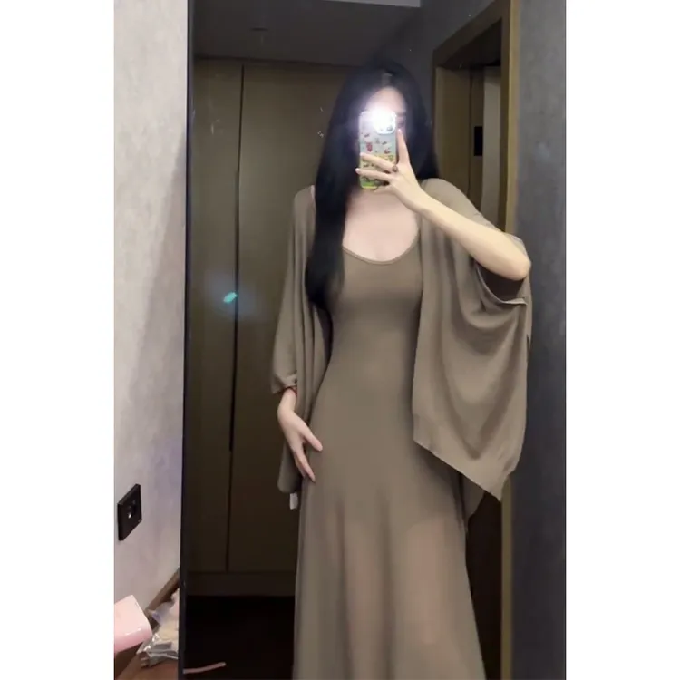 2025早秋新款女法式气质百搭宽松针织开衫收腰显瘦褶皱吊带连衣裙