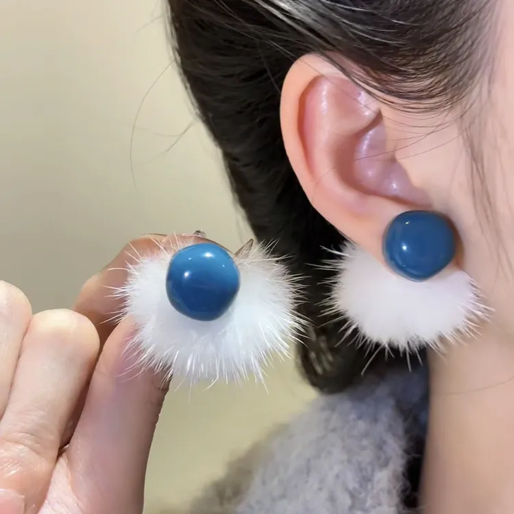 非金属亚克力耳饰 秋冬新款少女毛绒绒耳环温柔时尚氛围感百搭ins