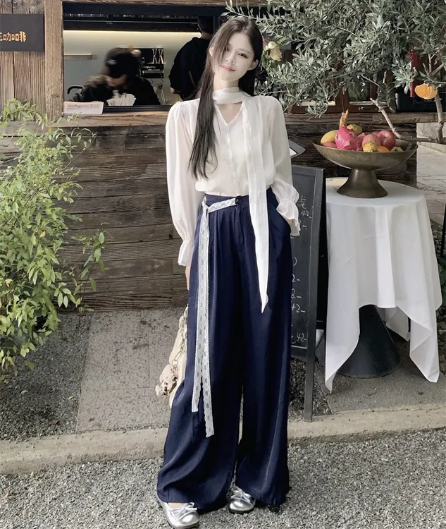 2025气质白色喇叭袖V领衬衫蓝色蕾丝阔腿裤韩风chic两件套装A1210
