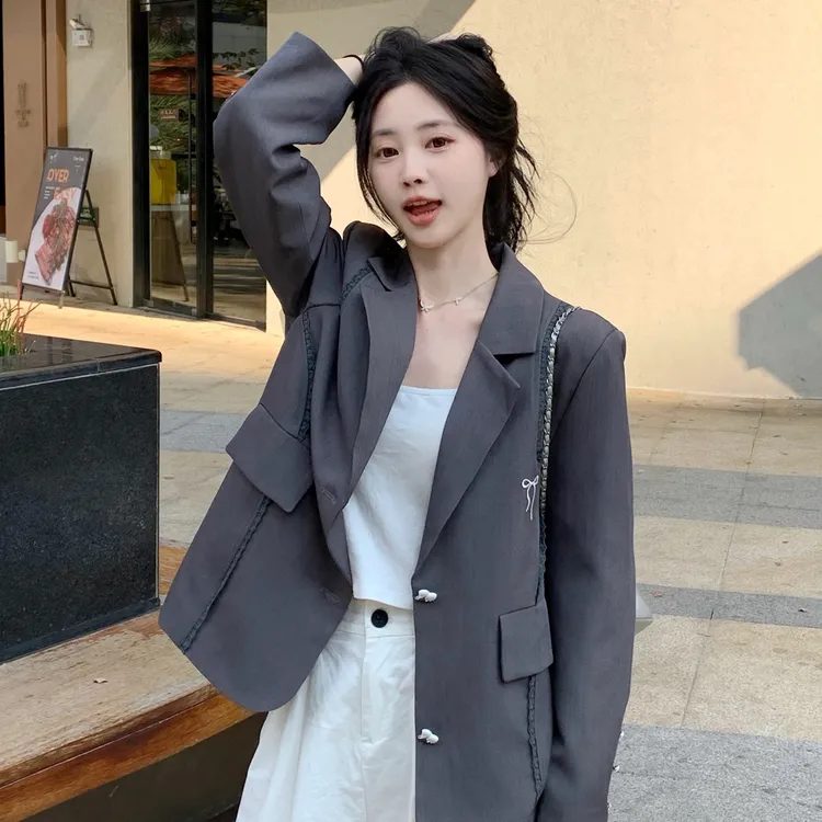 大码~秋季学院风韩系设计蕾丝拼接廓形休闲灰色西装外套女