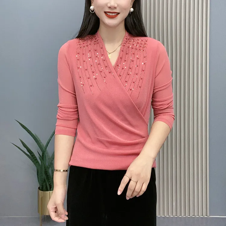 2025秋新款交叉领妈妈装纯色铆钉长袖显瘦时尚打底衫气质百搭