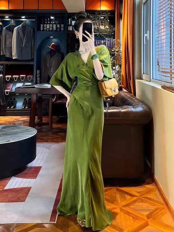 2025法式气质不规则缠绕式系带V领长款连衣裙垂坠飘逸高级感小众