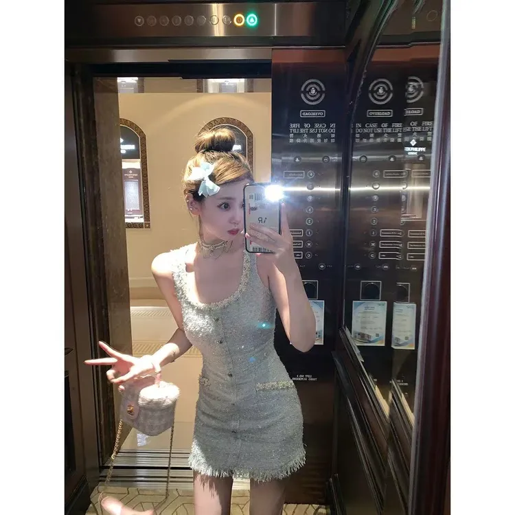 梦梦 MENGMENG｛私藏冰糖小香 气质钉珠钻链收腰吊带连衣裙套装}