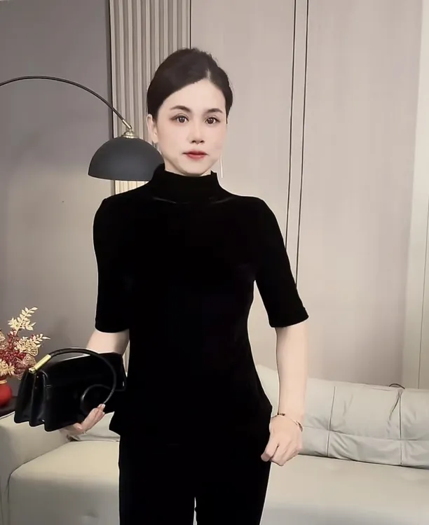 新款重工面膜丝绒五分袖气质上衣