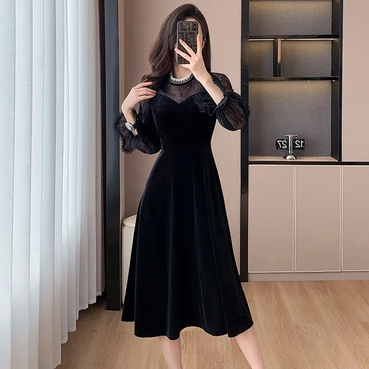 丝绒连衣裙秋季女装2025新款礼服高端气质显瘦赫本风小黑裙长裙