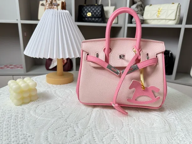 锁扣文艺风防盗手工斜跨款斜挎包精致小巧20包