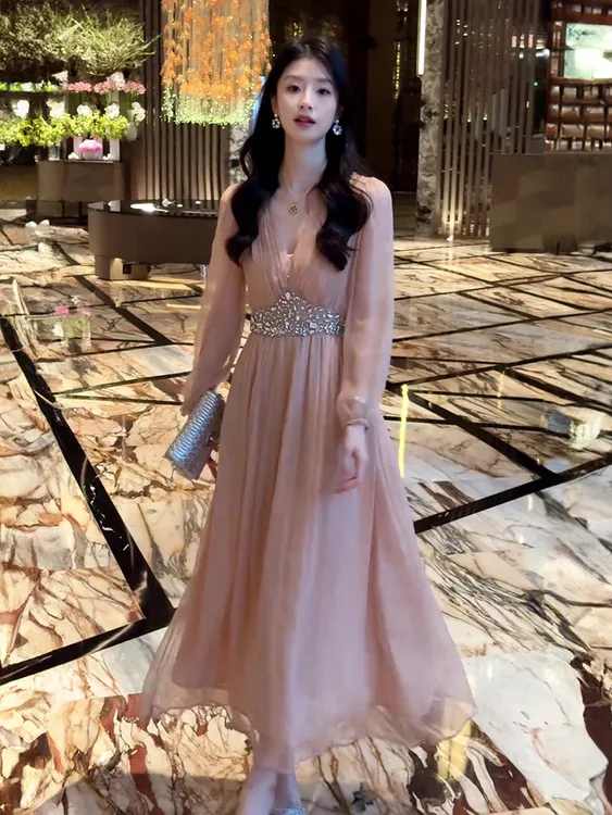 X8415古早风气质镶钻设计感V领连衣裙女春夏千金风收腰绝美长裙