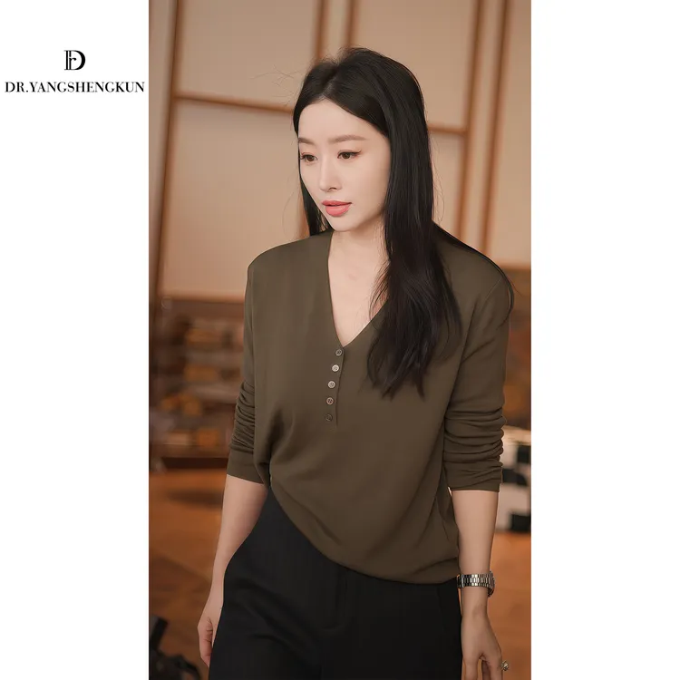 杨圣坤2025新品100%美丽诺羊毛高级优雅V领纽扣针织衫SQ25120511