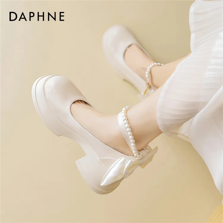 达芙妮玛丽珍女鞋2025爆款秋冬珍珠蝴蝶结白色千金贵气厚底小皮鞋