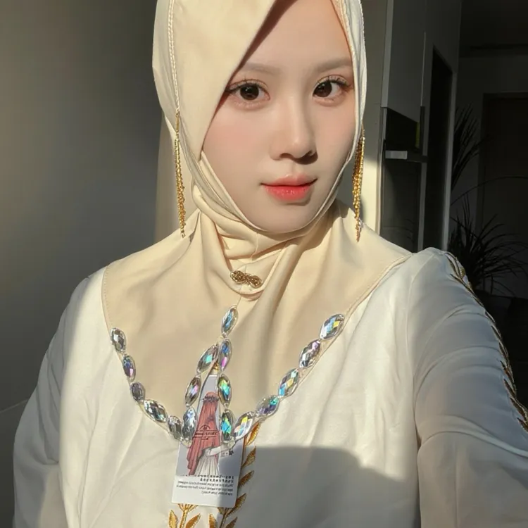 江南太子妃高定缎面立体软帽檐套头纱巾手工款头巾流苏帽子
