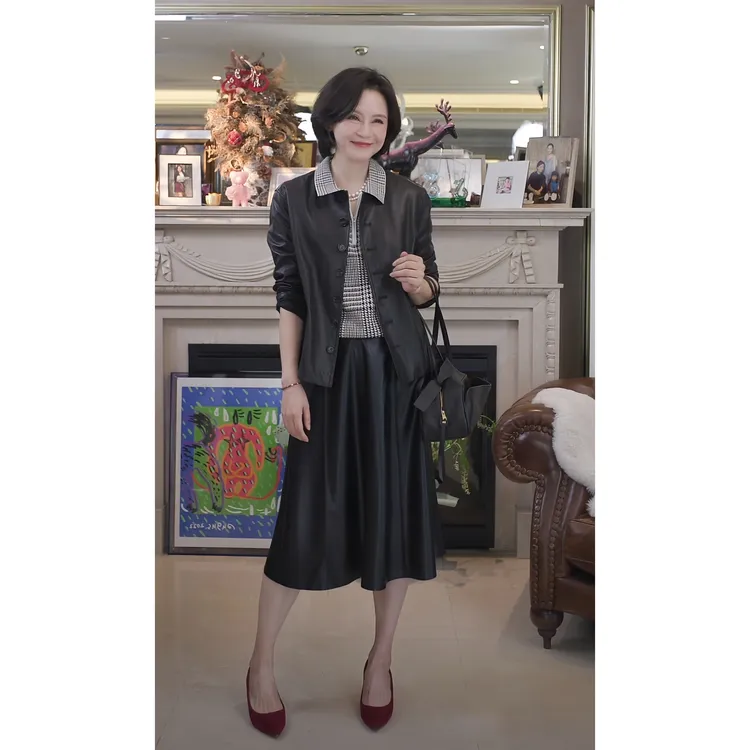 我是摩羯 夜色伦勃朗 英国进口羊皮真皮四面弹平纹植糅皮圆领外套