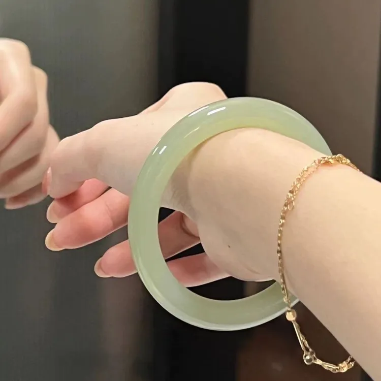 天然玉石晴水浅绿美人镯绿色古风平安镯天然玉镯女款镯子玉冰透