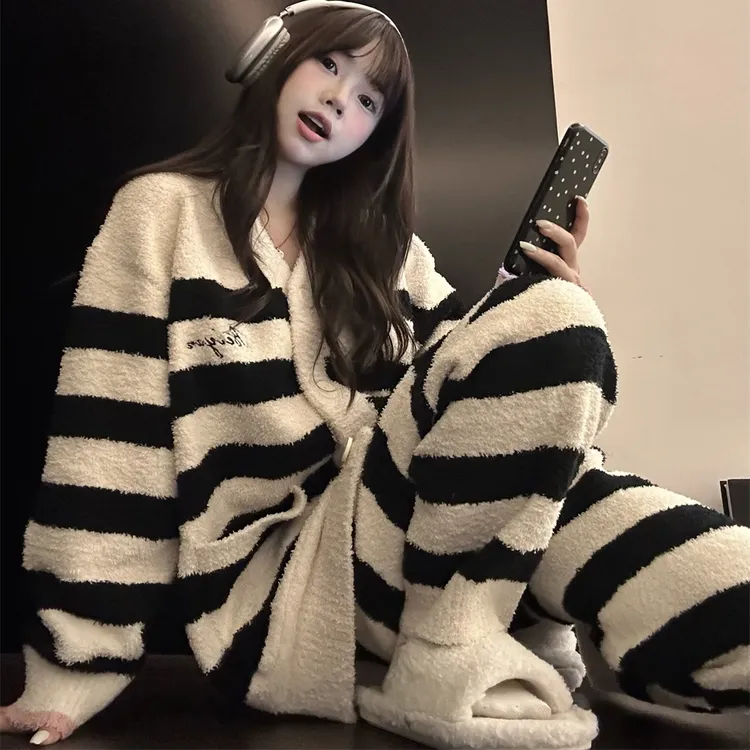 黑白撞色条纹秋冬季新款睡衣女韩版简约半边绒加厚保暖家居服套装