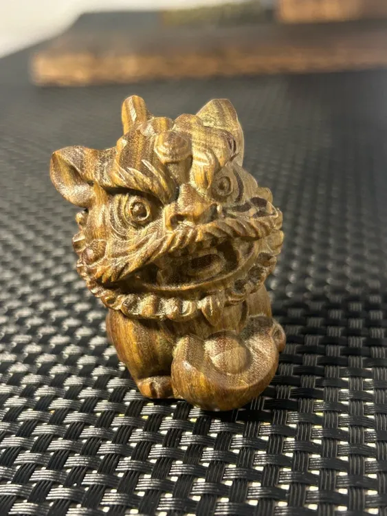 文玩手把件绿檀实木精雕醒狮！！原木原色无漆无蜡！