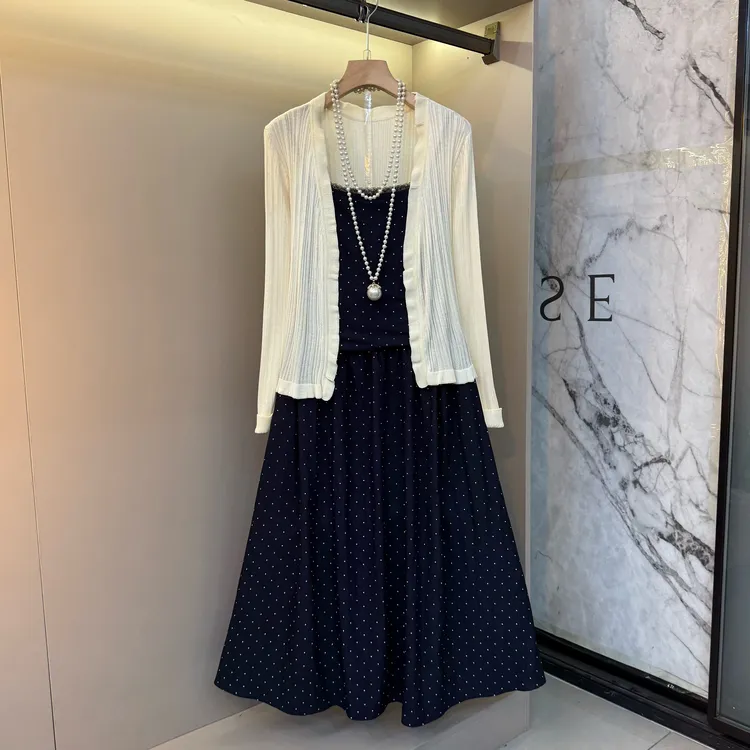 早秋时尚显瘦茶歇温柔风吊带碎花连衣裙百搭防晒开衫套装3715