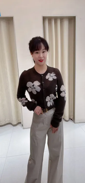 迪家时尚榛果色毛衫