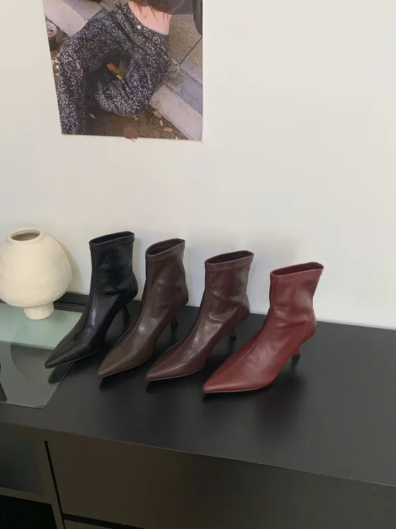 2025秋冬新款法式尖头气质高跟短靴女百搭套筒软皮小猫跟瘦瘦靴子