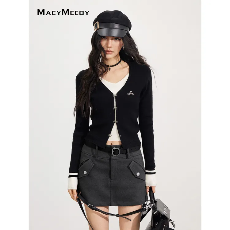 MacyMccoy假两件V领针织衫女秋冬bi备设计感撞色亲肤修身显瘦上衣