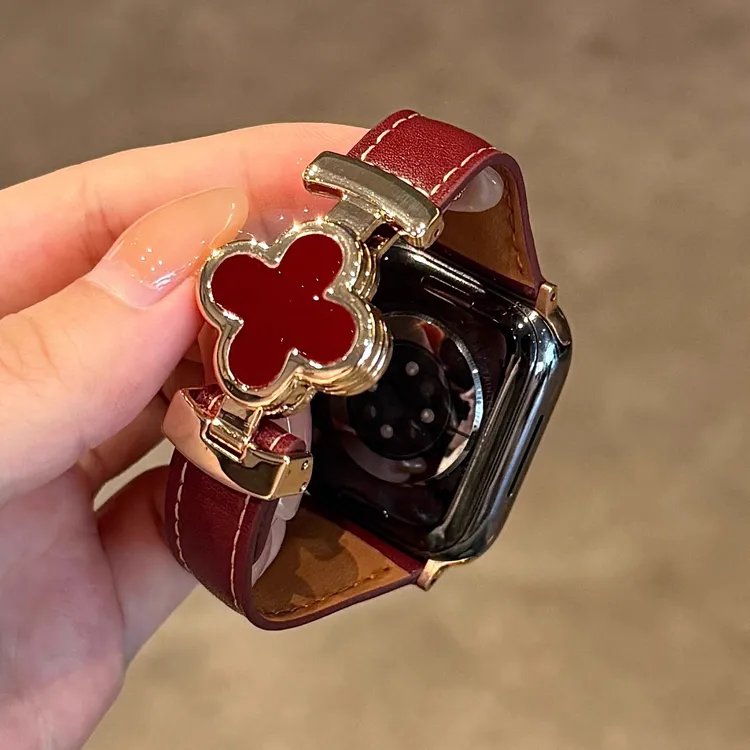 四叶草磁吸扣皮质苹果手表带适用于Apple Watch10SE2iwatch89女士