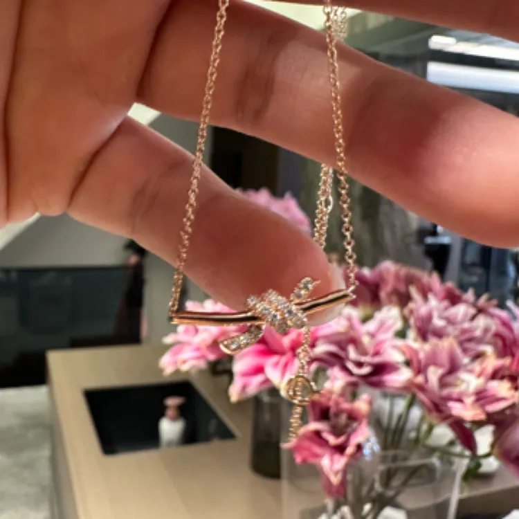18k金钻石绳结项链时尚