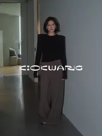 KIOKWANG//秋季大上新 休闲百搭圆领垫肩修身长袖新款上衣